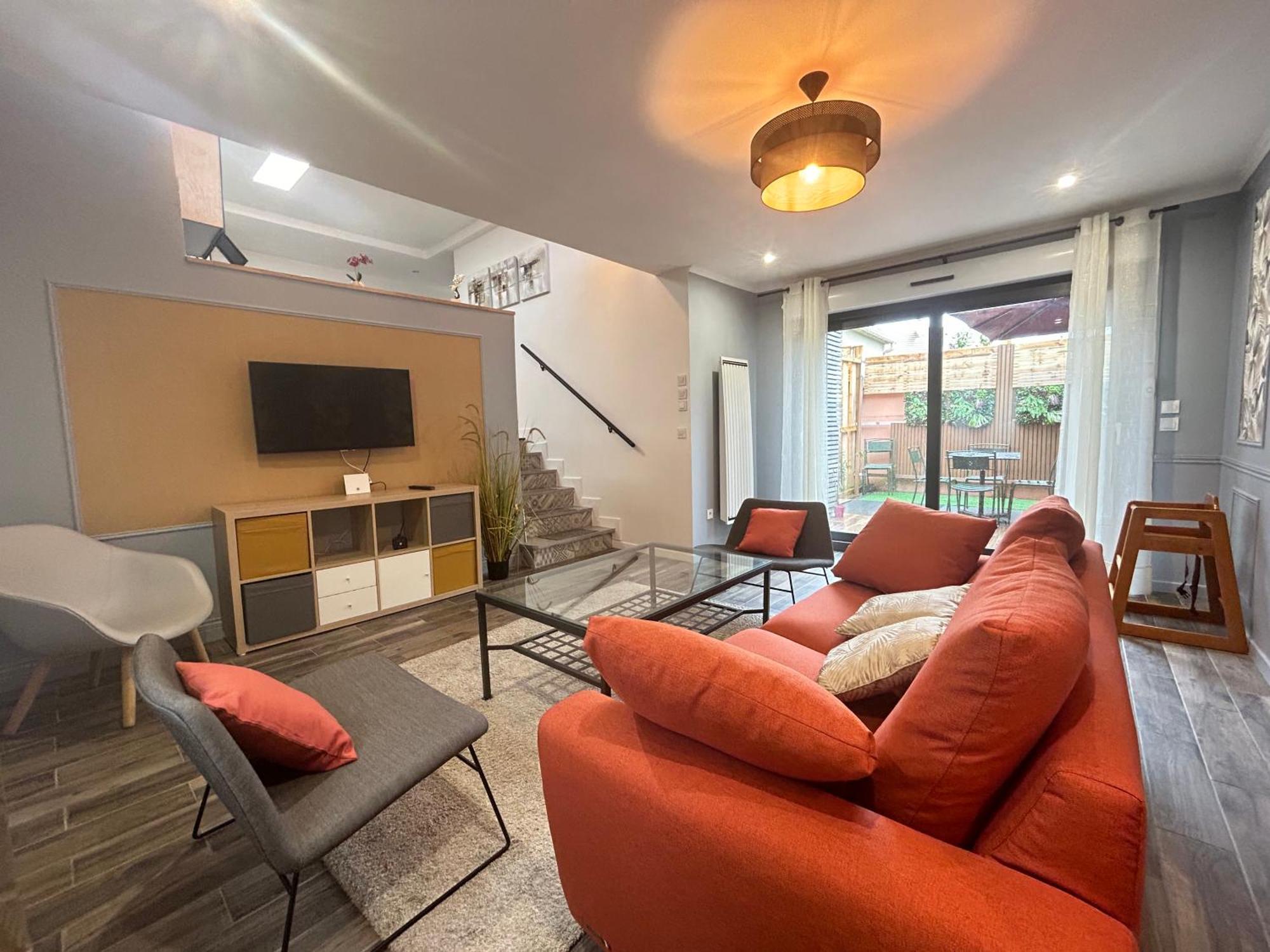 Marvel House - Disneyland 5min, Private Parking, Terrace Holiday home