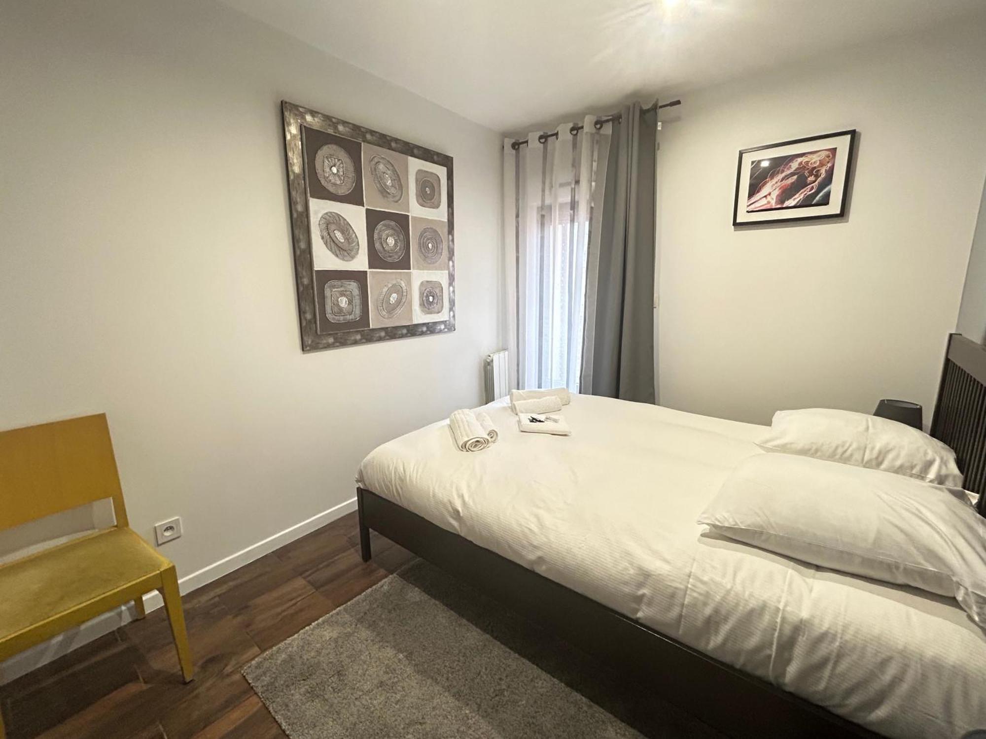 Holiday home Marvel House - Disneyland 5min, Private Parking, Terrace