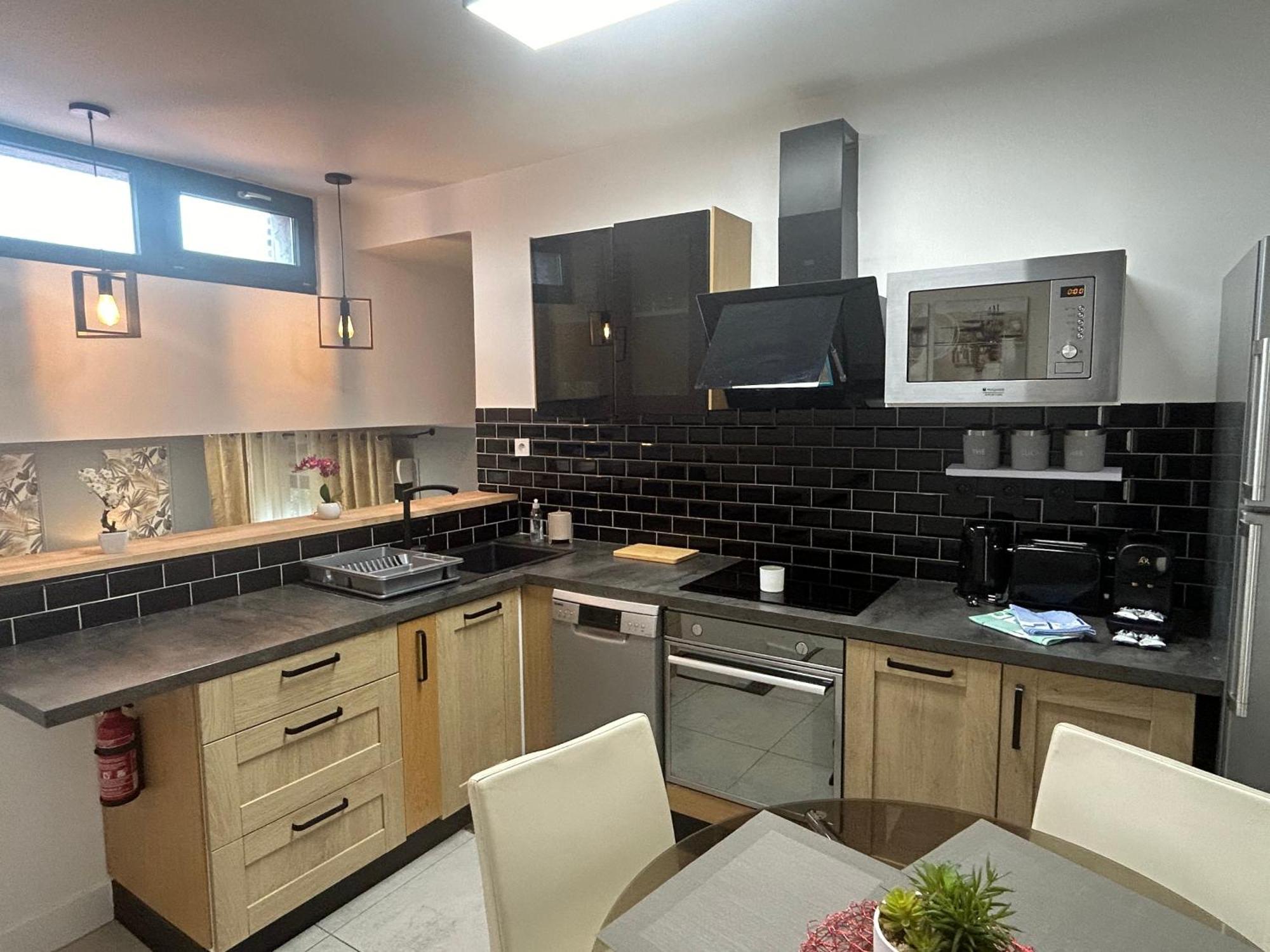 Holiday home Marvel House - Disneyland 5min, Private Parking, Terrace