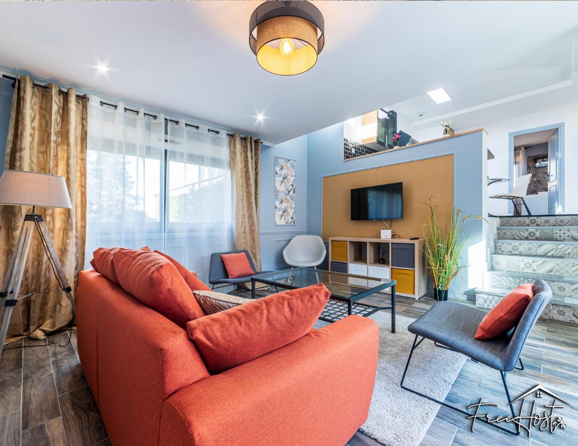 Holiday home Marvel House - Disneyland 5min, Private Parking, Terrace