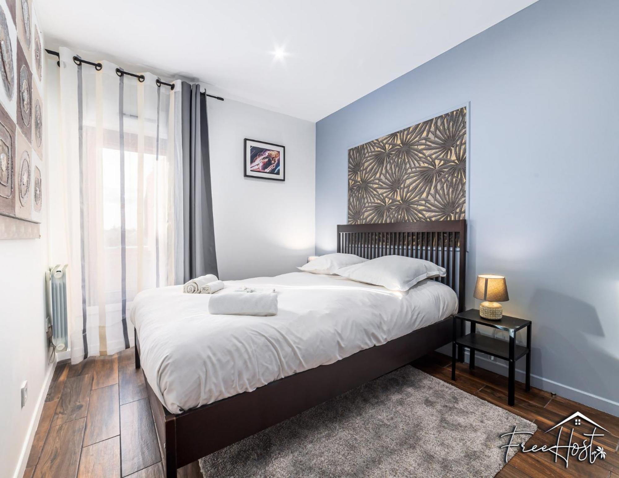 Holiday home Marvel House - Disneyland 5min, Private Parking, Terrace
